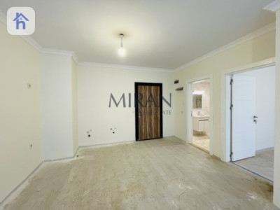 Modern 1-Bedroom Apartment near Airport Resim 3