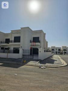 Modern Family Home with Multiple Rooms image 1