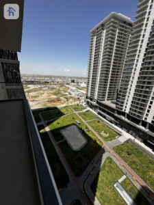 Contemporary 2-Bedroom Apartment with Large Living Space Resim 12