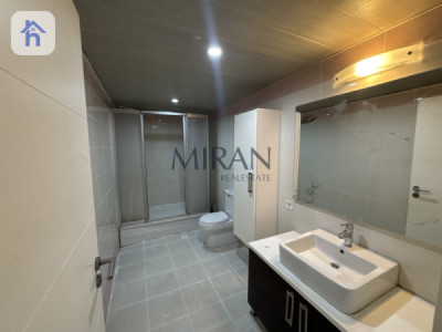 Modern Three-Bedroom Apartment for Rent Image 6