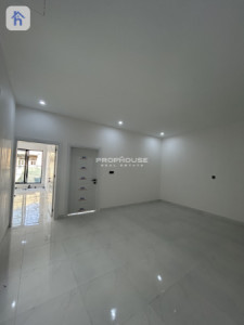 Spacious 5-Bedroom House in Hawlery Nwe image 9