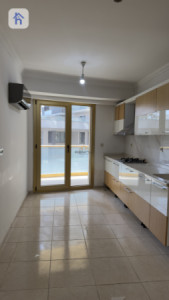Spacious Apartment in Roya Tower image 8