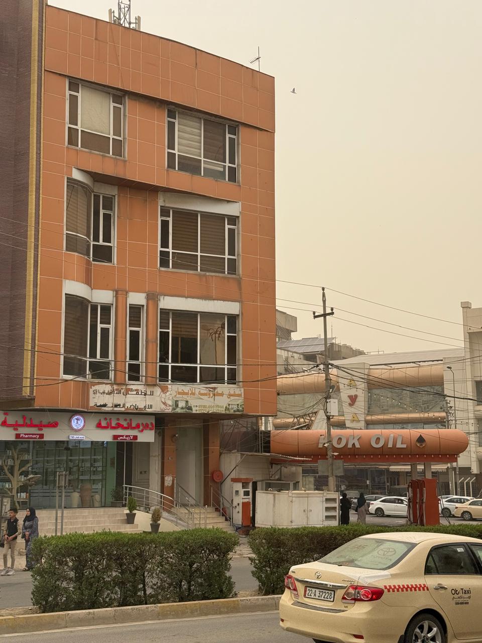 بینایەکی بازرگانی فرە نهۆمی لەگەڵ شوقە