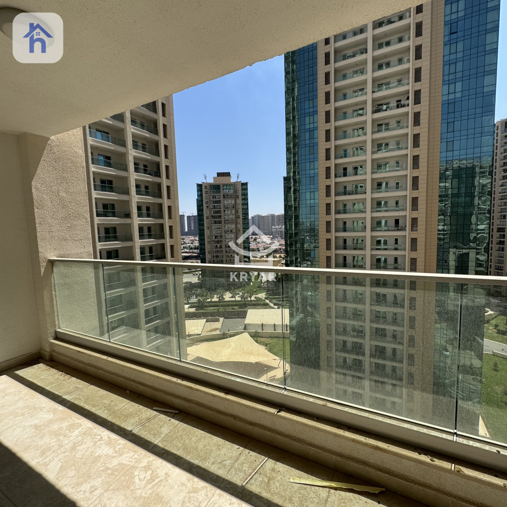 11th Floor Apartment with Stunning Views