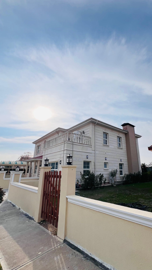 Elegant Home with 4 Bedrooms