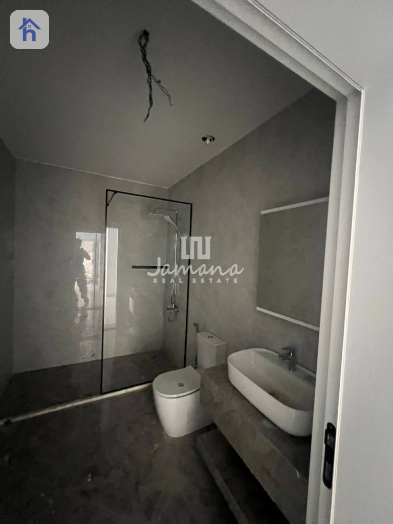 Spacious House with 4 Bedrooms Image 12