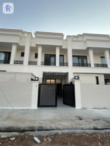 House Opposite Garden image 1