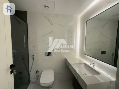 Modern 4 Bedroom Apartment, Spacious Living image 13