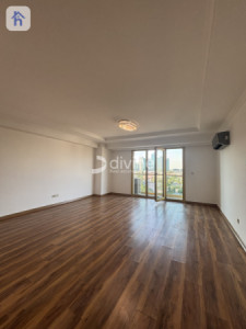 Corner Apartment Image 3