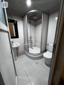 Cozy 3 BR Apartment in Prime Location Image 6