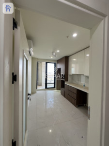 Bright 4-Bedroom Apartment image 1