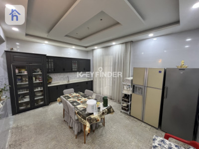 Furnished home with 5 bedrooms Image 5