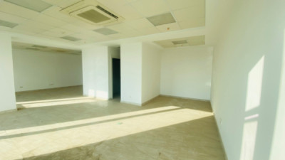 Modern Office Space for Rent Resim 3