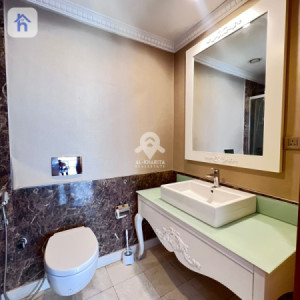 Modern 3-Bedroom Apartment image 8