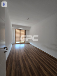 Luxurious Four Bedroom Apartment Image 9