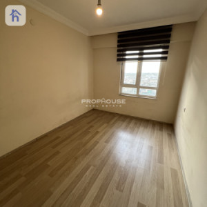 Spacious Apartment with 3 Bedrooms Image 8