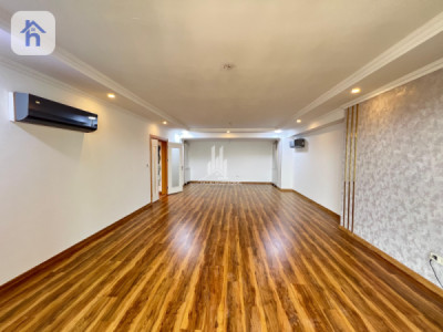 Luxurious Apartment in Prime Location Image 5