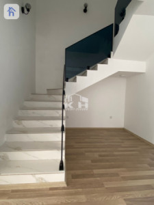 Modern House with Multiple Bedrooms Image 7