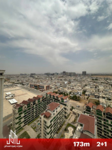 Modern Apartment in Life Towers Image 10