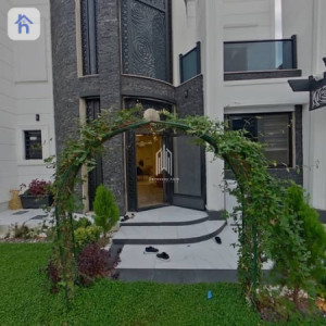 Luxury House with 360° Image 5