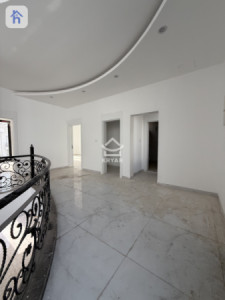 Modern House with 4 Bedrooms Image 7