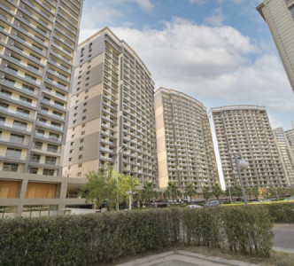 Modern Apartment in Empire Pearl Towers image 2