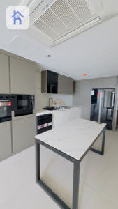 Spacious Apartment in Cavalli Tower image 2