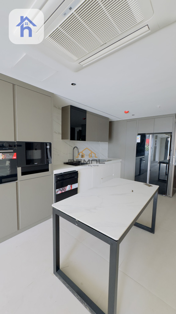 Spacious Apartment in Cavalli Tower Image 2