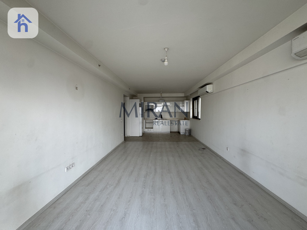 Modern Apartment with Spacious Living Area