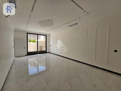 Modern House with 4 Bedrooms Image 7