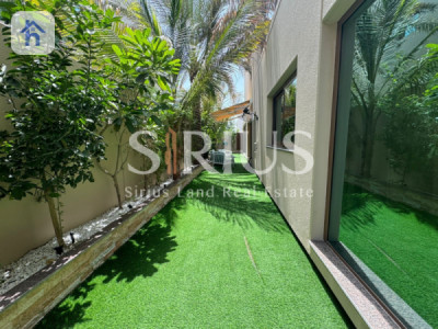 Luxurious Town House with Modern Amenities Image 4