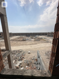 Spacious House in Olive Garden City image 11