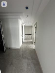 Contemporary 2-Bedroom Apartment with Large Living Space Resim 4