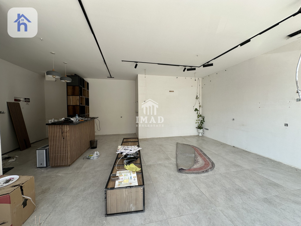 Shop (55m²) Image 2