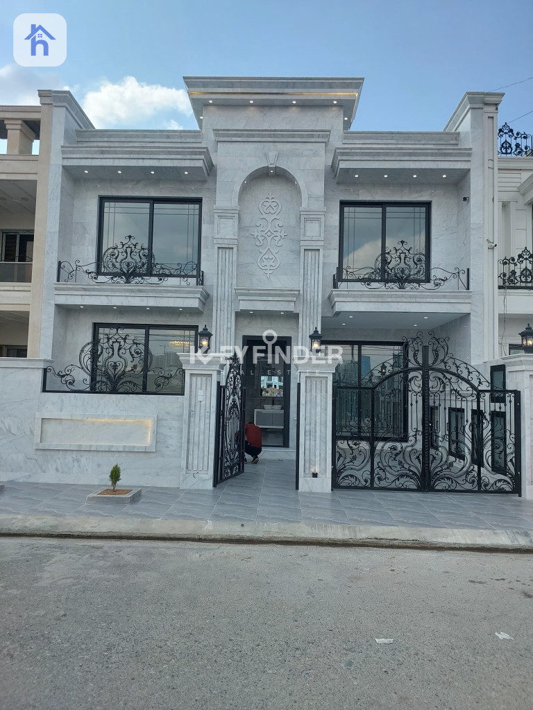 Large Home with 5 Beds