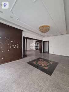 Luxurious 4-Bedroom Home in Dream City image 6