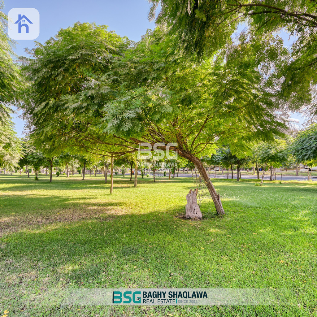 Villa for sale in the American Village Resim 2