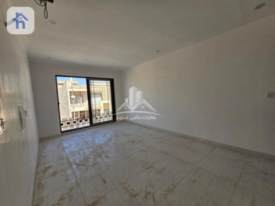 Square House Image 7