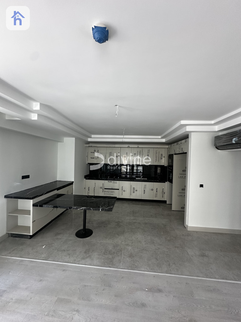 Contemporary 2-Bedroom Apartment with Large Living Space Resim 2