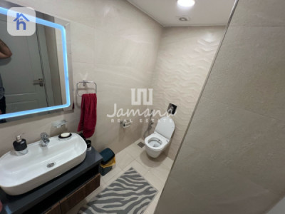 Contemporary Apartment with High-End Features Image 20
