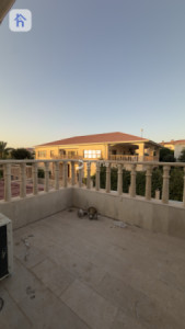 Spacious Family Home in American Village Resim 23
