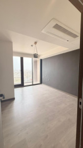 Spacious Apartment with Stunning Views Image 5