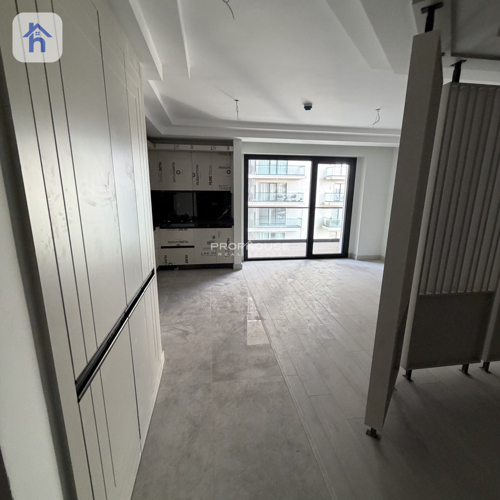 Modern Studio Apartment in Prime Location