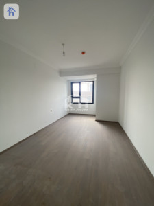 Modern Apartment in Prime Location Image 4