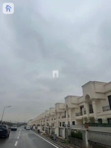 منزل حديث بـ4 غرف نوم للإيجار صورة 5