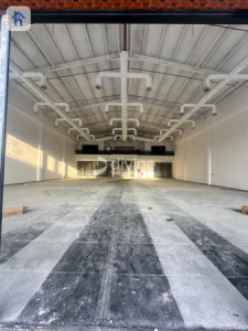 Showroom (650m²) image 2