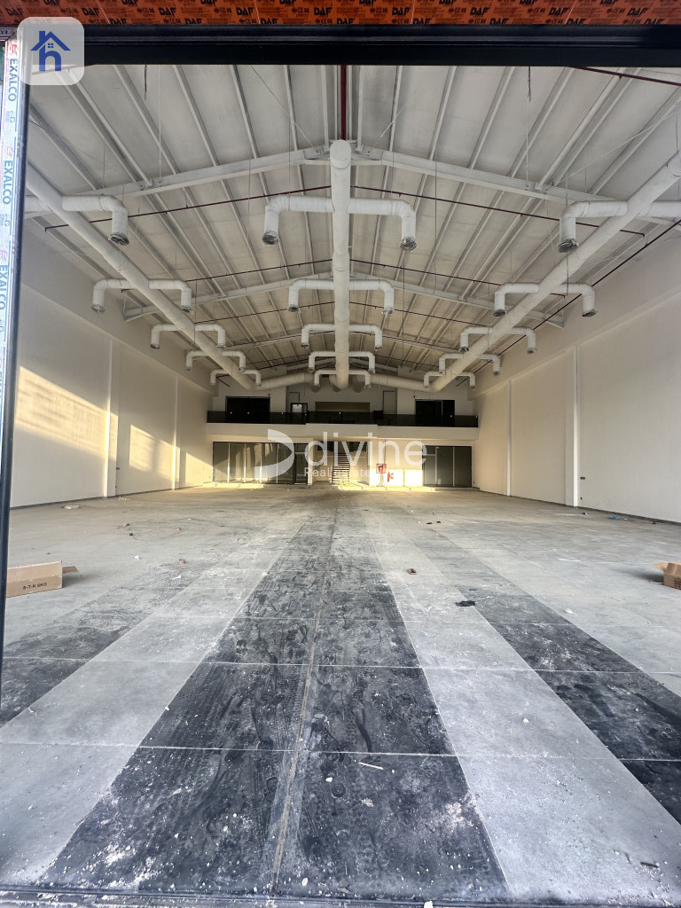 Showroom (650m²) Resim 2