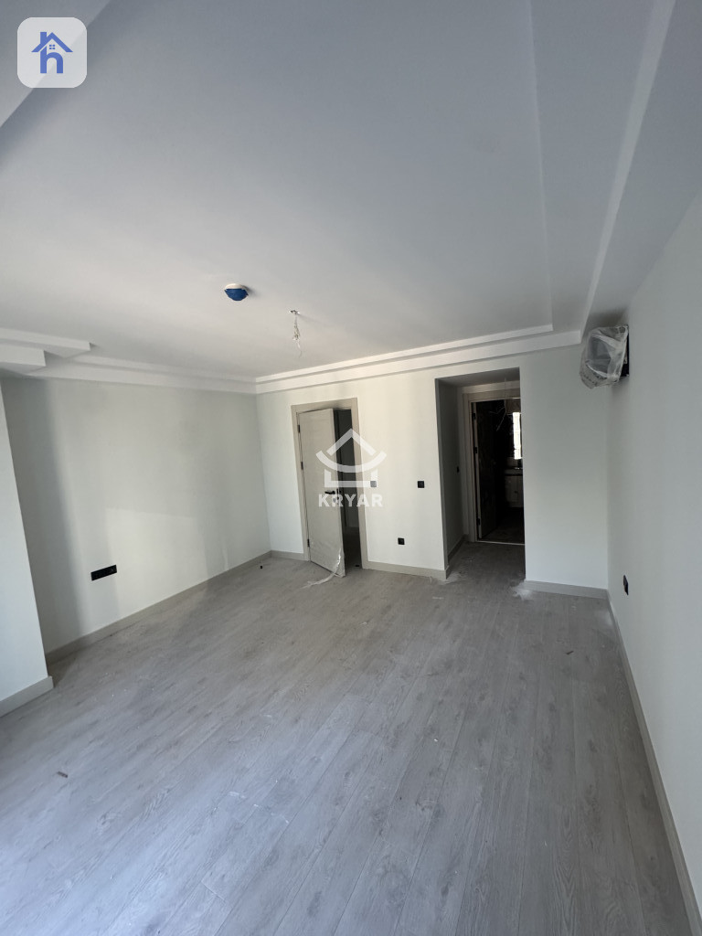 Spacious 2 Bedroom Apartment with Amazing Views Image 12