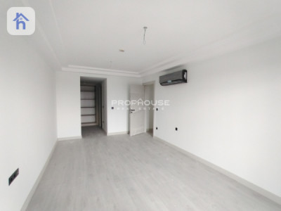 Modern Apartment in Prime Location Image 5