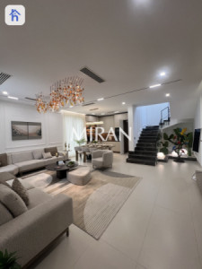 Spacious house with multiple rooms Image 12